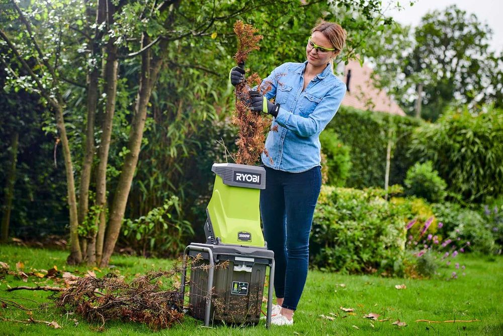 подрібнювач дробарка садовий для рослин RYOBI RSH2545B - двигун 2500Вт
