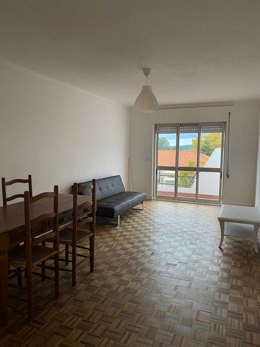 Aluga-se apartamento T2