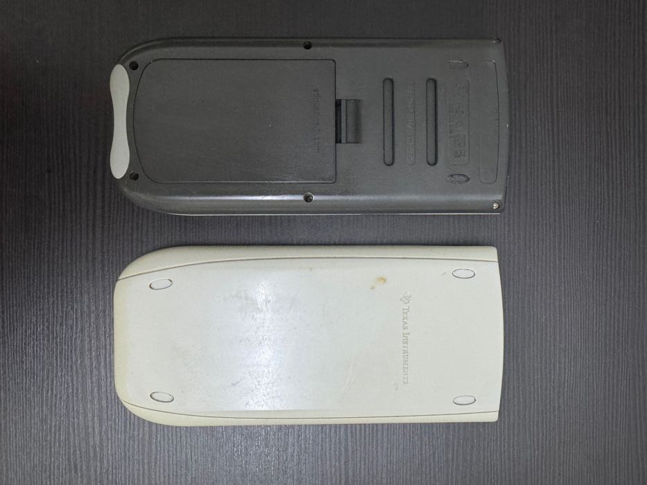 Lote de 2 calculadoras Texas Instruments TI-84 Plus Silver Edition – Para peças/Reparação