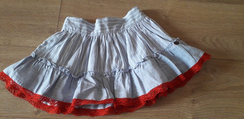Conjunto Saia/Calção e camisola de gola da marca Dolce Petit