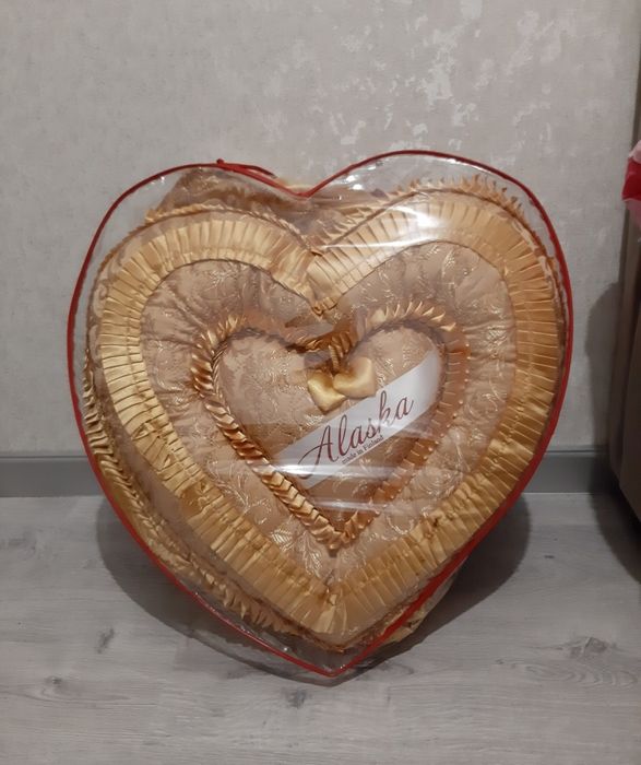 Покрывало с подушками