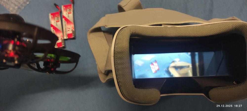 Dron  75 mm, 1s 720mAh (3szt), analog 5.8;  gogle betafpv (bez dvr)