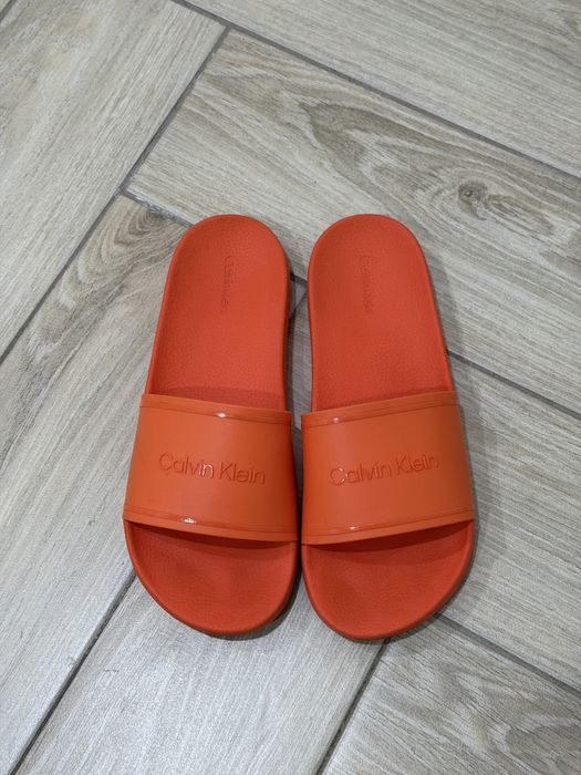 Оригінальні помаранчеві шльопанці Calvin Klein