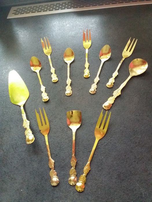 Zestaw deserowy kolor złoty