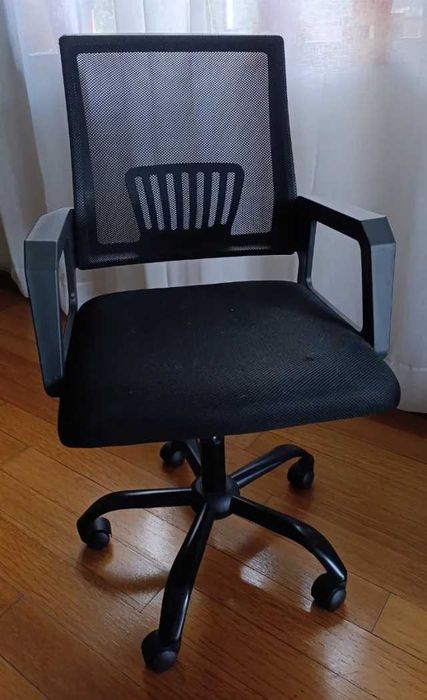 Cadeira de escritório preta
