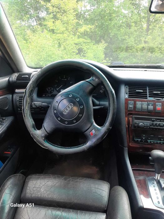 Audi A8D2 samochód osobowy