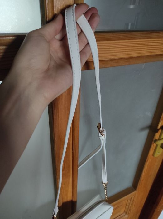 Torebka na ramię Aldo Wylamaena biała złoty łańcuch  18x23