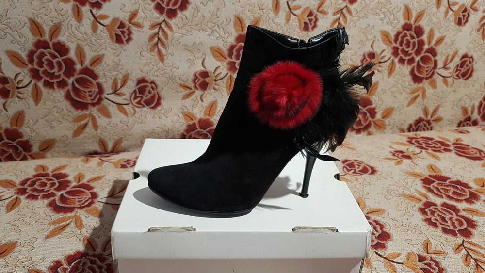 Ботинки женские замшевые на каблуке