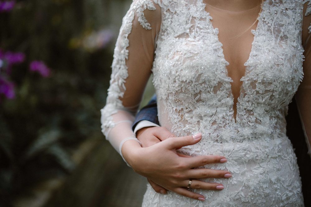 Piękna bogato zdobiona suknia Alette Atelier