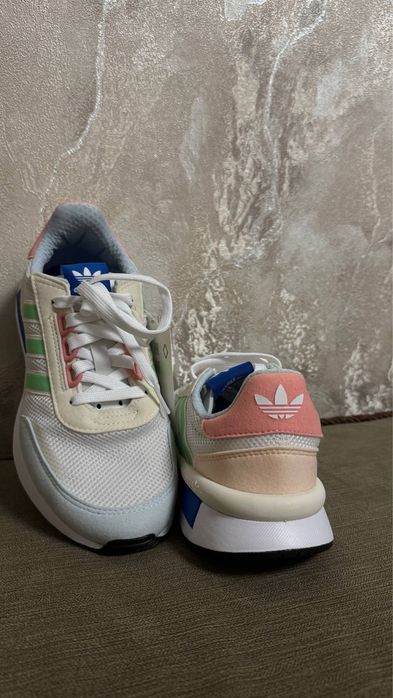 Жіночі кросівки adidas Originals Retroset