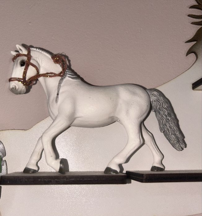 Figurki koni schleich