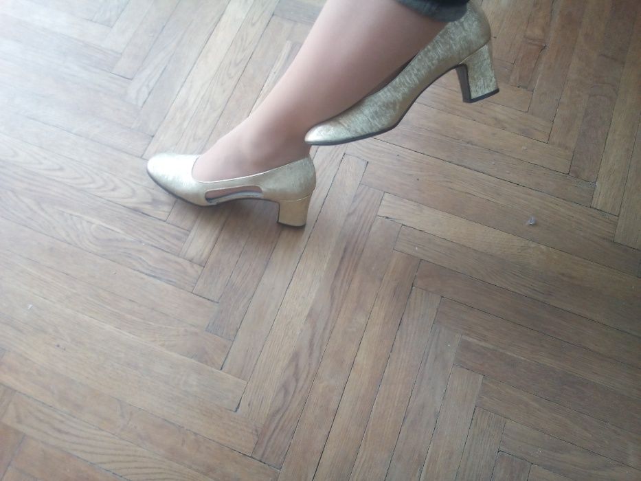 итальянские туфли Италия нежно - золотые,  средний каблук, 37