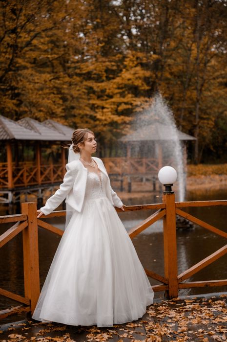 Красива весільна сукня