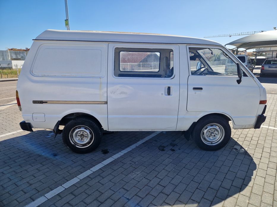 Nissan venette 2.0 motor bom estado