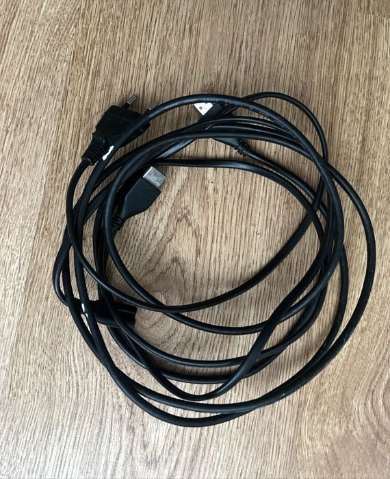 PS4 Slim у відмінному стані — готова до гри