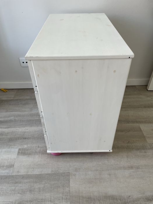 Comoda de madeira para criança