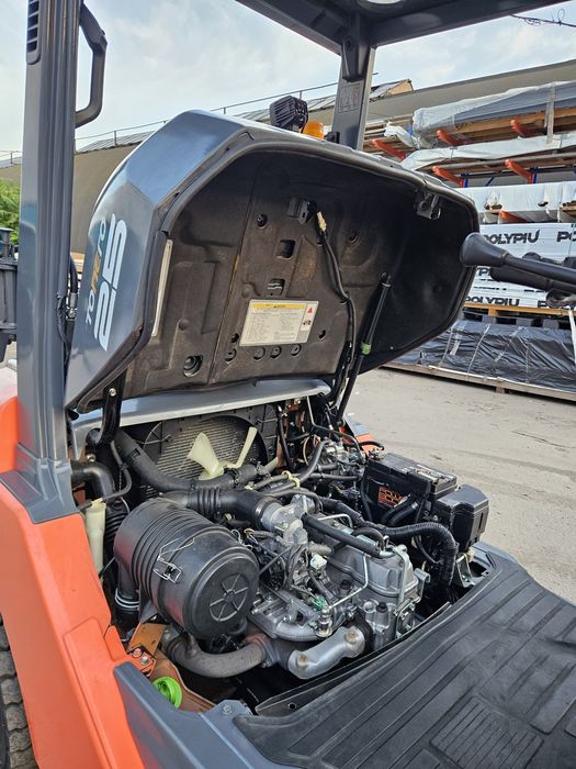 Вилковий навантажувач Toyota 2,5 т газ/бензин. Вилочный погрузчик Тойота б/у