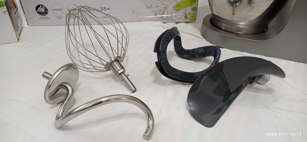 Кухонна машина Kenwood Chef XL Titanium KVL8300S — БЕЗ ДОД. НАСАДОК