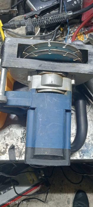 Máquina de abrir rasgos na parede e no chão