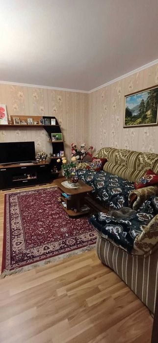Продається просторий двоповерховий будинок,село Левків.
