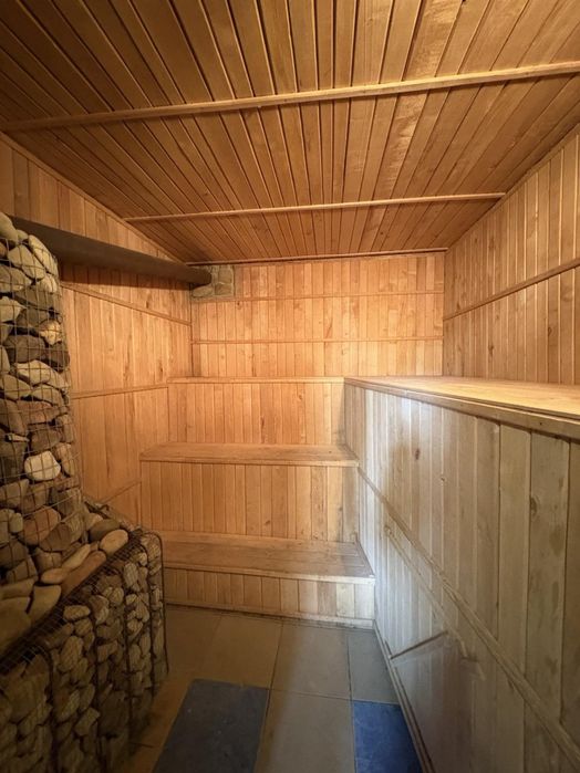 Продаж будинку з ремонтом та меблями в м.Золочів