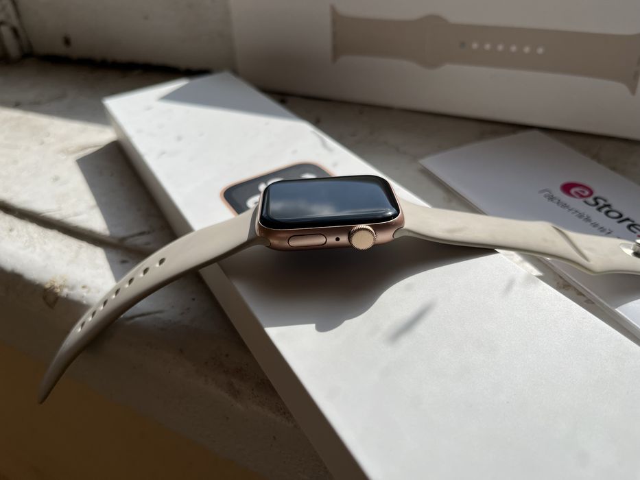 Apple Watch se 44mm gold