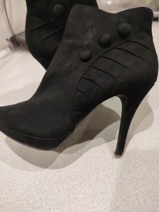 Botki do kostki czarne na obcasie