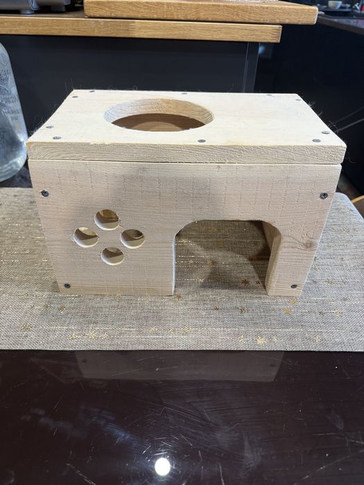 Деревянный Дом с качелью для грызунов (шиншилл)