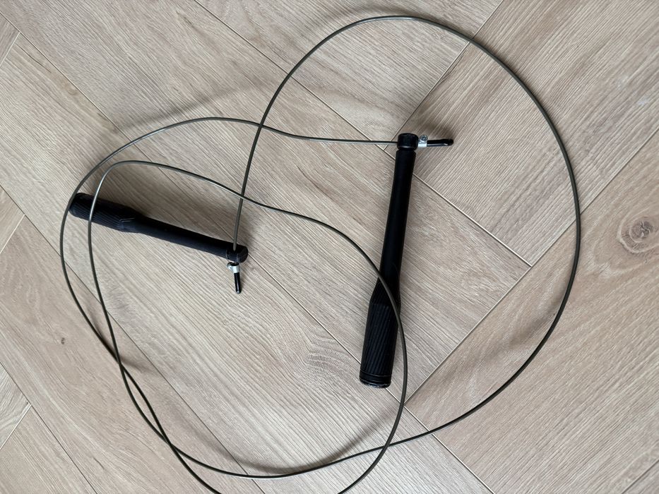 Skakanka czarna nowa