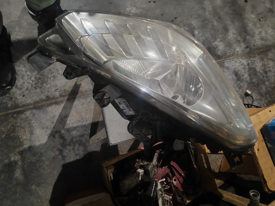 Фара передня права берлінго б9 2013р