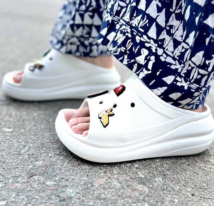 Шльопанці Crocs Classic Crush Slide 38р. білі та чорні