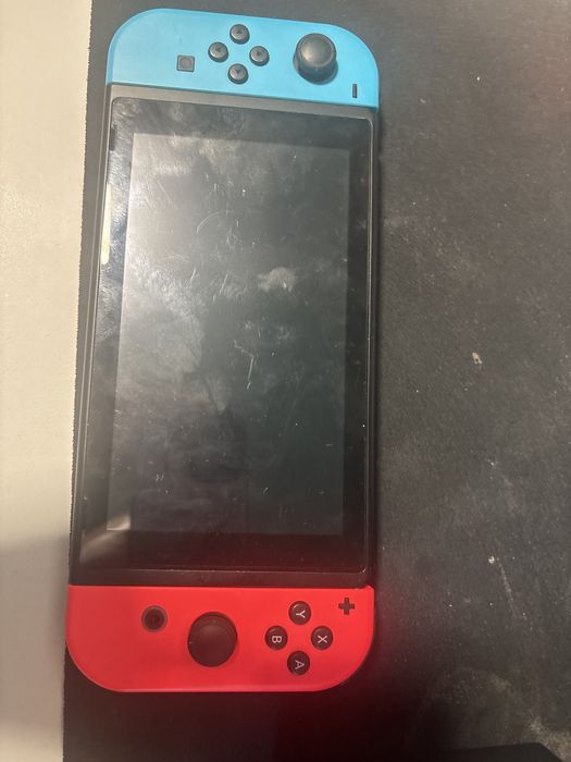 Nintendo switch w bardzo dobrym stanie