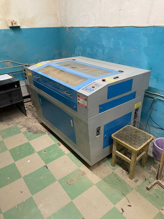 Лазерний станок з ЧПУ (СО2) 900х600 80Вт