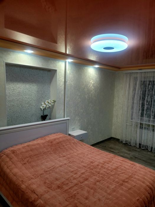 ЦЕНТР. Квартира- студия  посуточно.