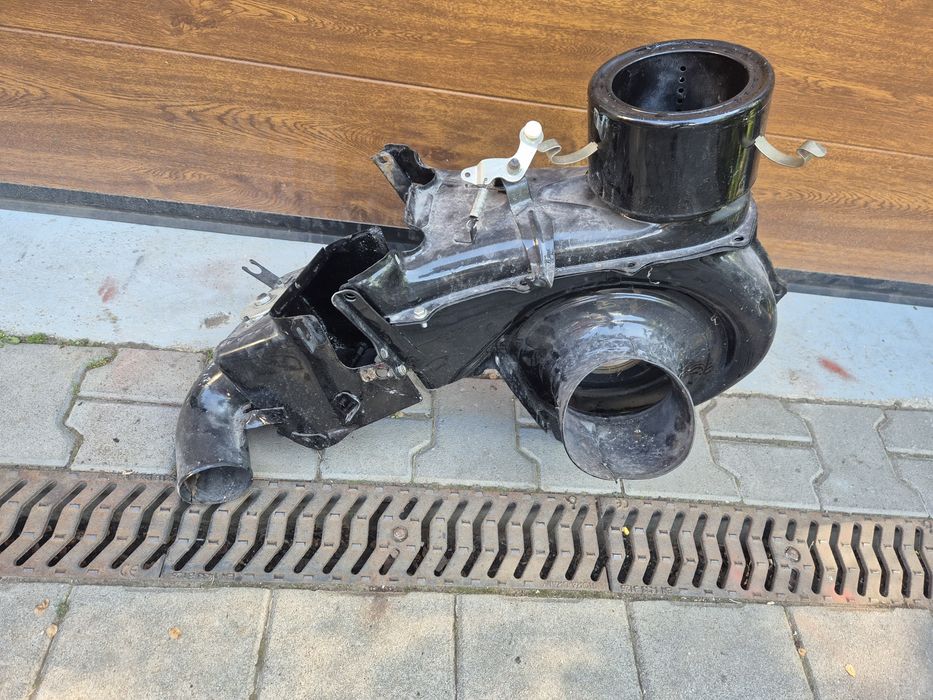 Fiat 126p obudowy silnika zestaw ładny stan