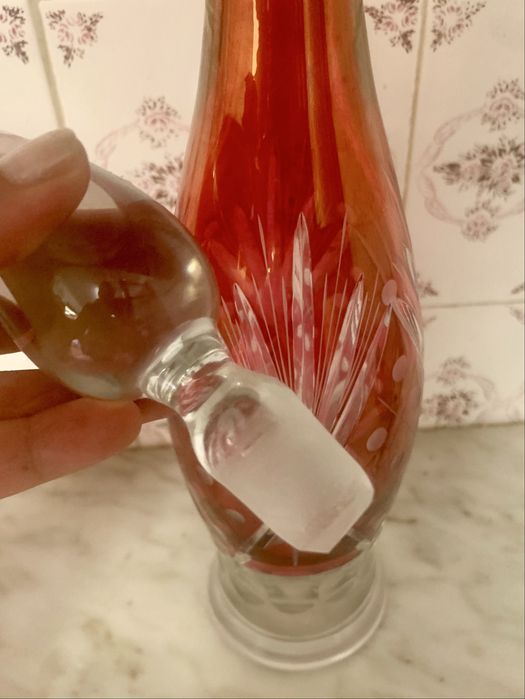 Garrafa bicolor em cristal lapidada