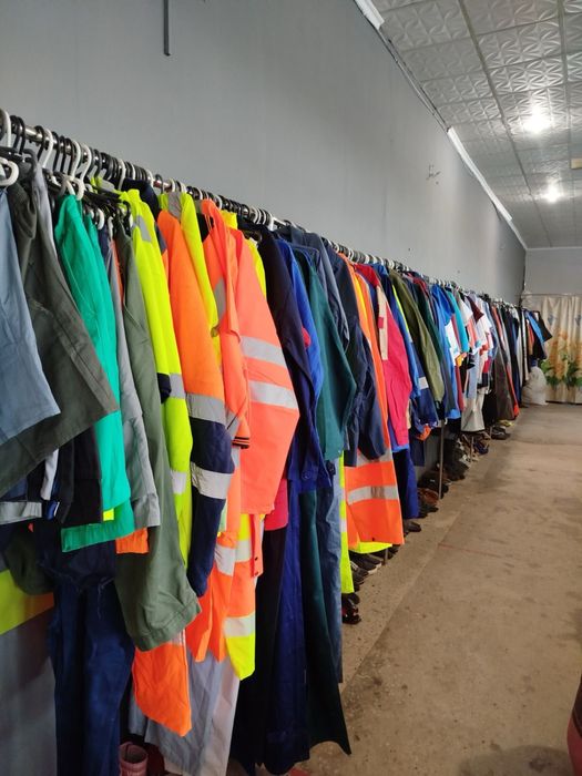 Секонд-хенд розпродажа