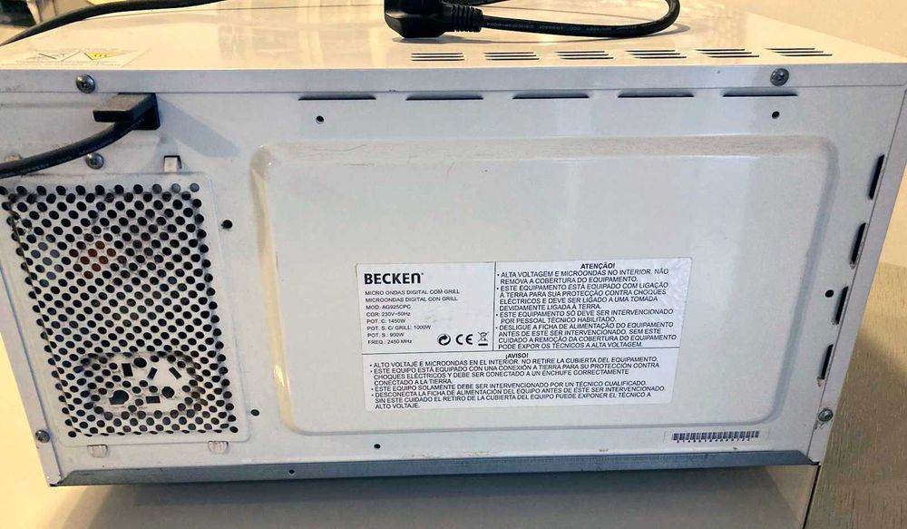 Micro-ondas BECKEN com Grill – 25 L – Digital – Excelente Estado