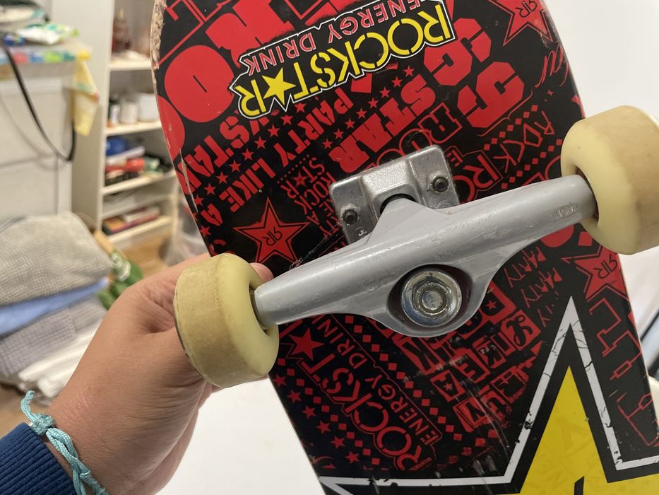 Skate completo em bom estado e usado poucas vezes