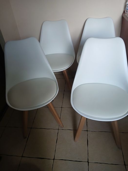4 krzesła pokói,kuchnia