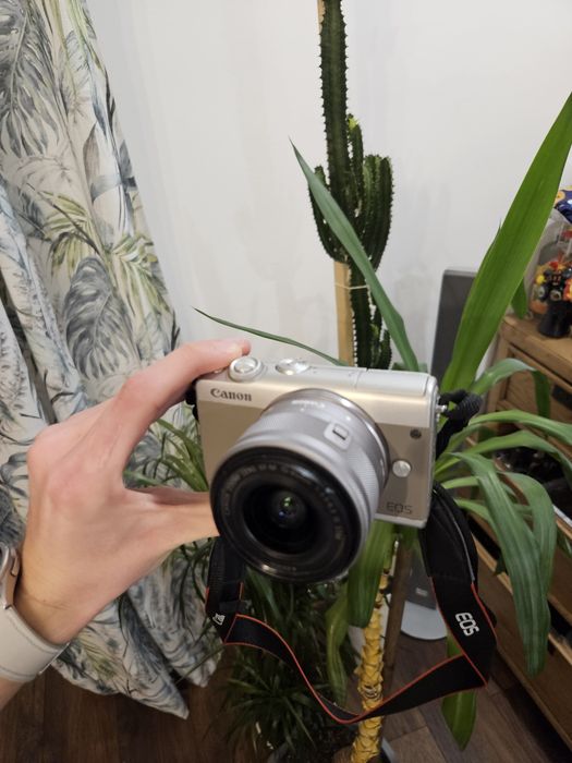 Canon EOS M100 – zestaw z adapterem, pudełkiem i akcesoriami