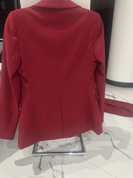 Шикарный  костюм для девушки . Придаст уверенность и настроения.