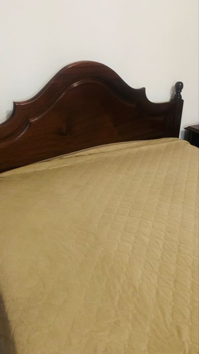 Cama de casal c/ colchao e criados