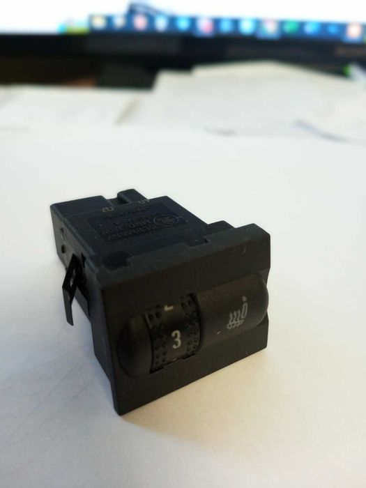 Кнопка регулировки обогрева сидений Skoda Fabia (1999-2007) 6Y0963564A