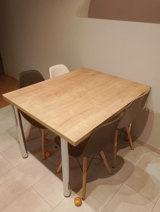 Stół kuchenny lub pokojowy