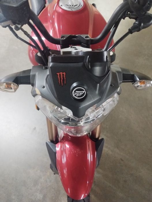 Keeway RKV 125 Vermelha