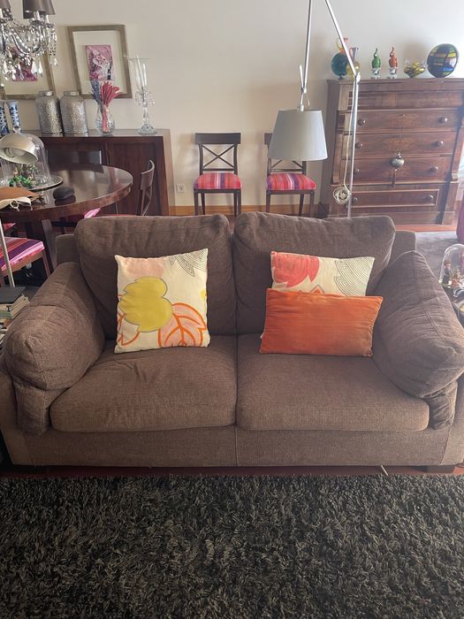 1 Sofa castanho chocolate de penas