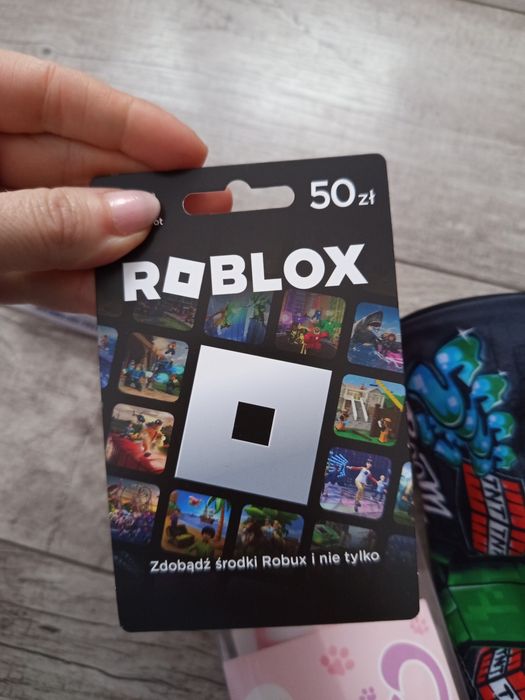 Piórnik różowy i karta podarunkowa roblox