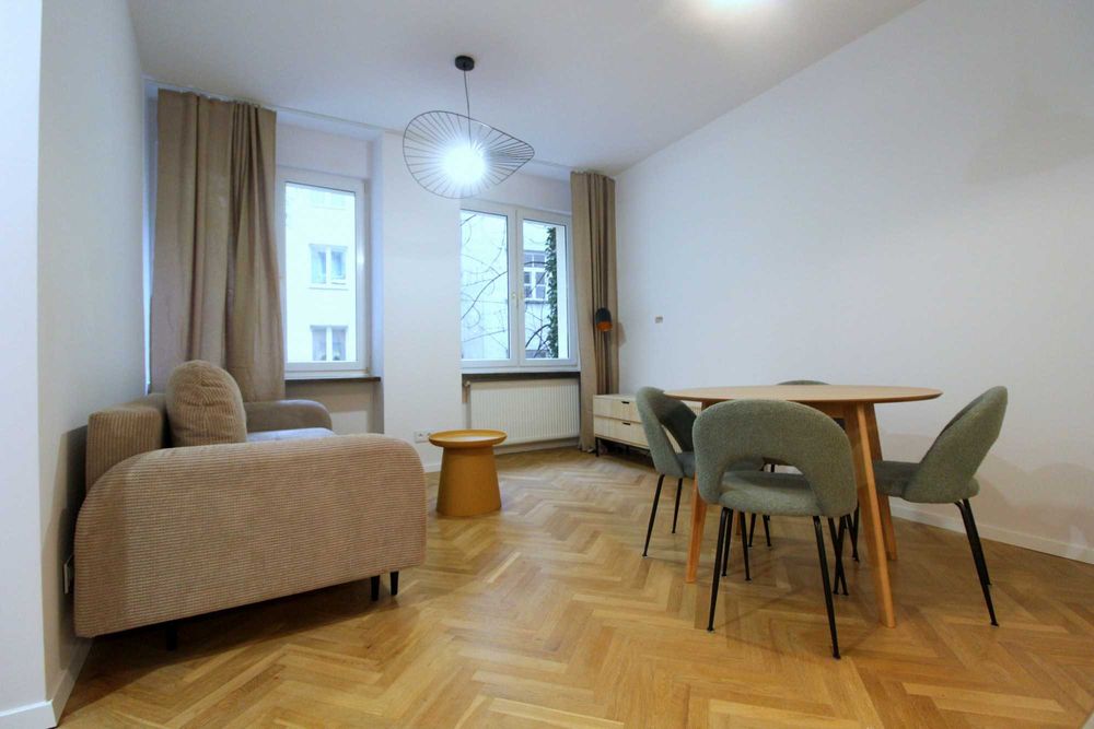 Śliczne mieszkanie w uroczej kamienicy w centrum.