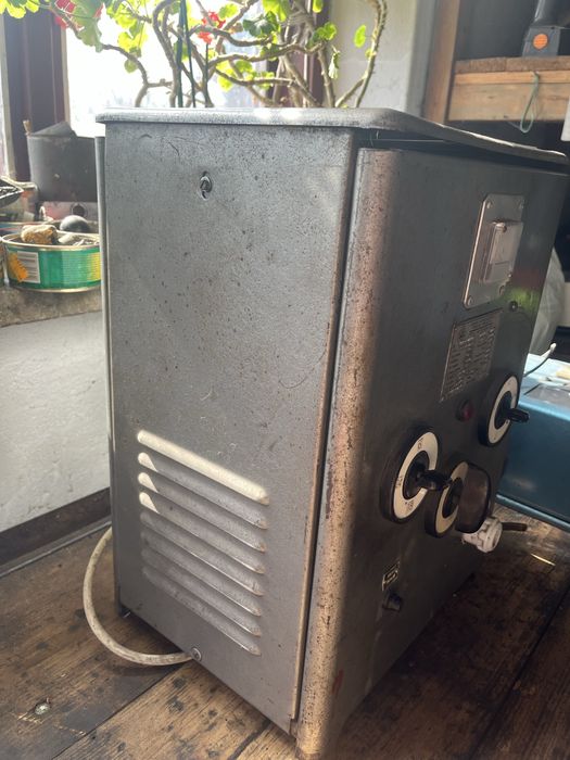 Prostownik Bester 6v/12v/24v sprawny